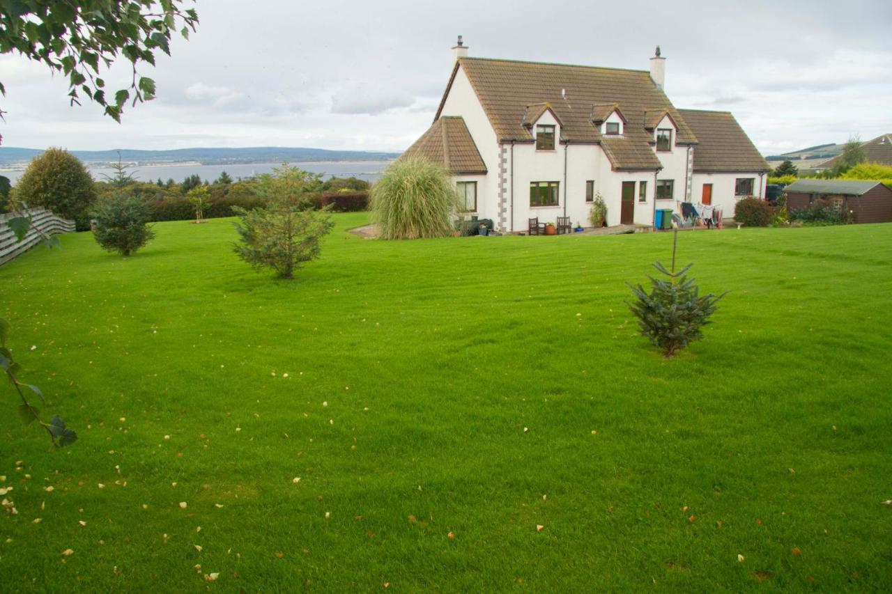 Bed and Breakfast High Fields Кромарти Экстерьер фото