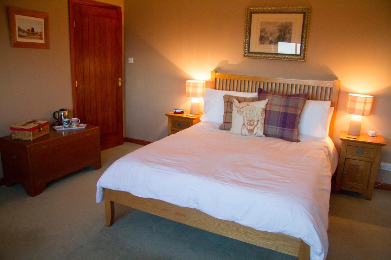Bed and Breakfast High Fields Кромарти Экстерьер фото